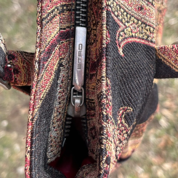 ETRO RARE Paisley Pattern Jacquard Cotton Handbag
With COA adjustable straps - Picture 6 of 16